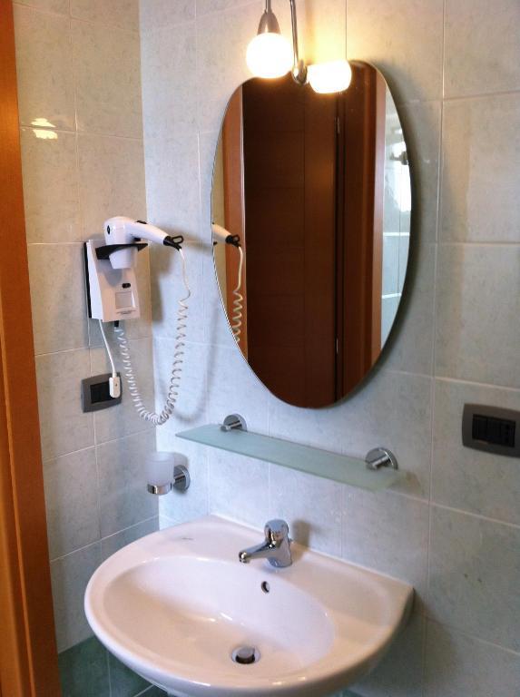 Hotel Atleti Фоджиа Номер фото