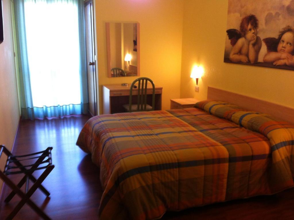 Hotel Atleti Фоджиа Номер фото